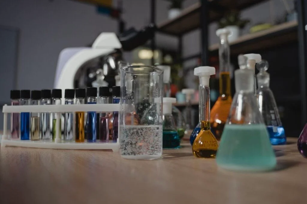 În R. Moldova se propune instituirea unui control special asupra a 59 de substanțe chimice periculoase