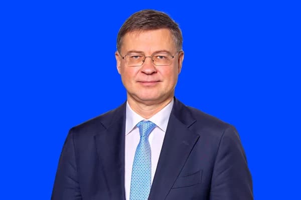 Comisarul european Valdis Dombrovskis, în prima sa vizită în R. Moldova. Va avea întrevederi cu Maia Sandu și Vasile Tofan