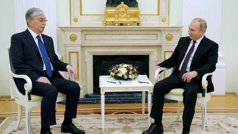 Președintele Kazahstanului îi cere lui Putin să oprească războiul din Ucraina