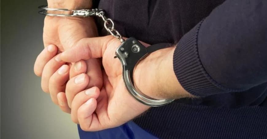 Ar fi cerut 500 de euro pentru a permite vânzarea unor anvelope furate. Doi polițiști din nordul R. Moldova, reținuți pentru corupție