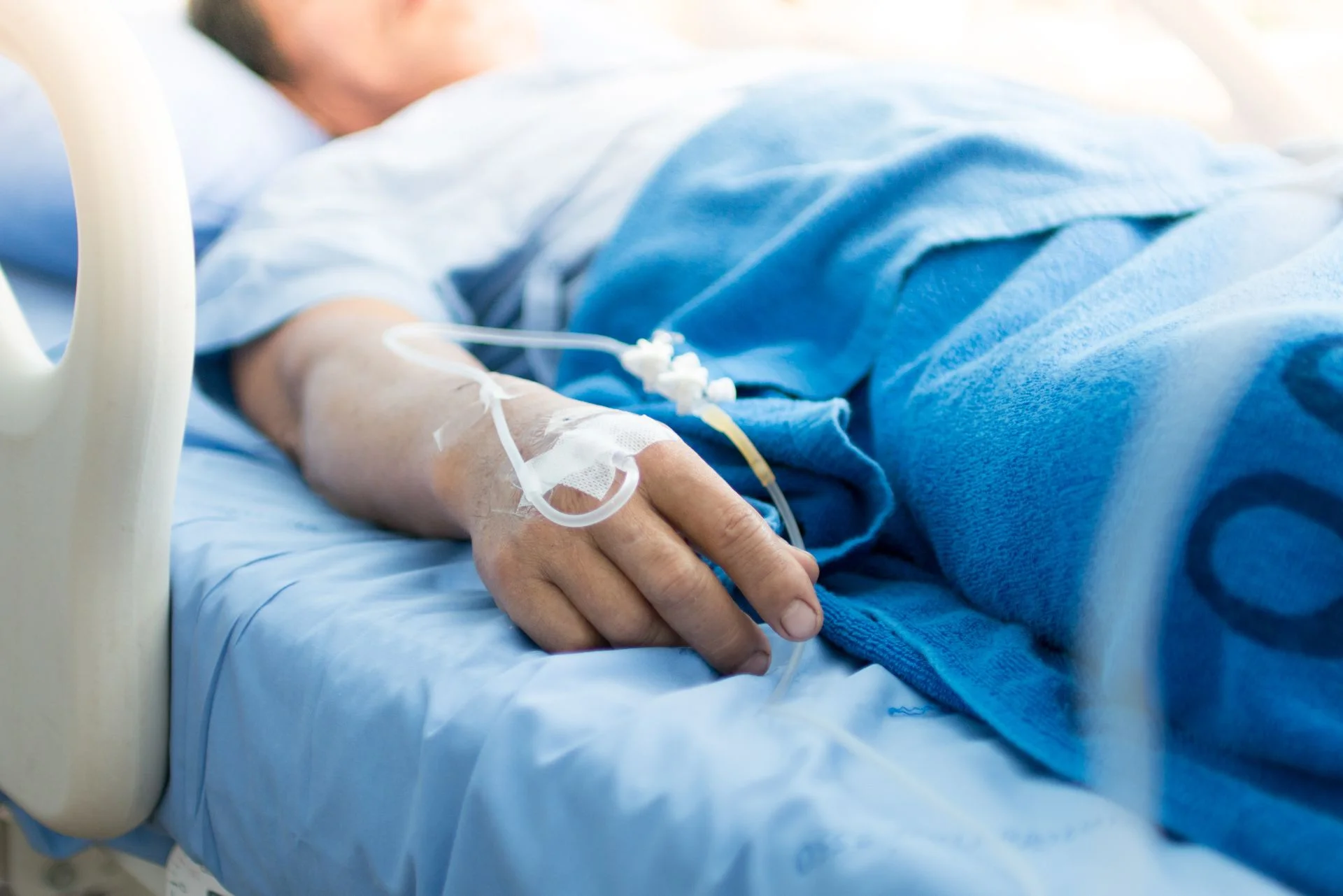 Intoxicații cu Salmonella. 32 de persoane s-au îmbolnăvit după un eveniment organizat într-un local din Florești