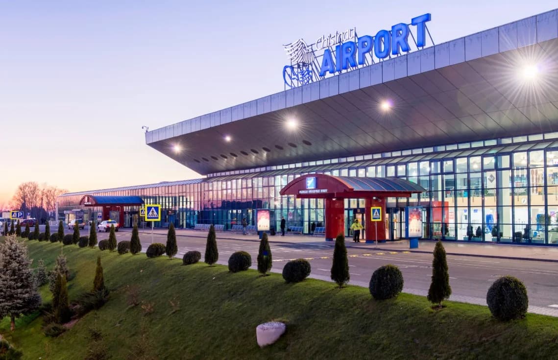 O nouă alertă cu bombă pe Aeroportul din Chișinău. Pasagerii și personalul AIC, evacuați