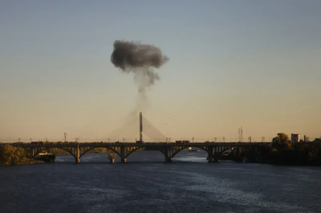 Încă un pod important din Kiev a fost lovit de ruși