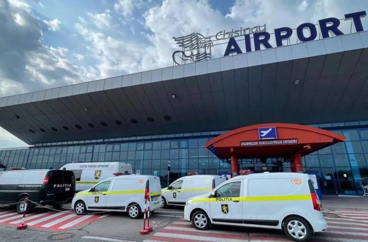 Alertă cu bombă la Aeroportul Chișinău. Pasagerii și personalul au fost evacuați