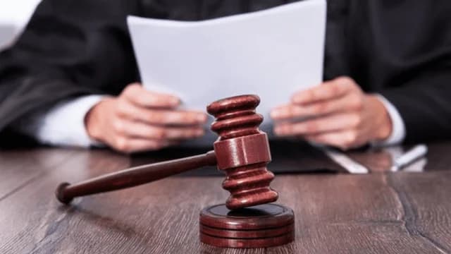 Escrocherii cu „ruda implicată în accident”// Un bărbat, trimis în judecată după ce a lăsat o pensionară fără 100 de mii de lei