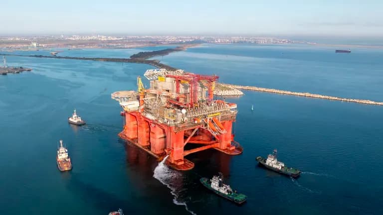 Marea Neagră // O navă ar fi fost lovită de o dronă în apropierea platformei Neptun Deep. O persoană ar fi decedat