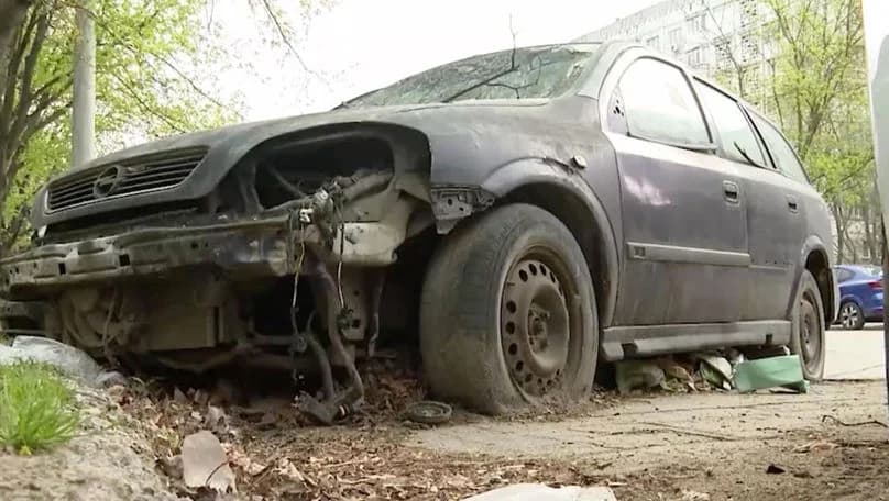 Mașinile abandonate pe domeniul public vor putea fi evacuate printr-o procedură simplificată