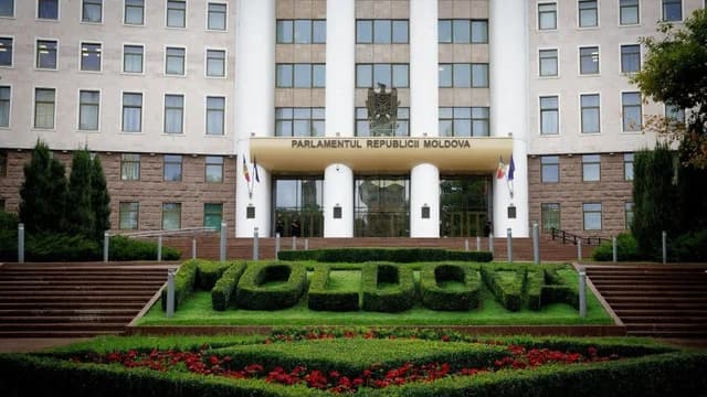Noua structură a Forțelor Armate, votată de Parlament cu ușile închise