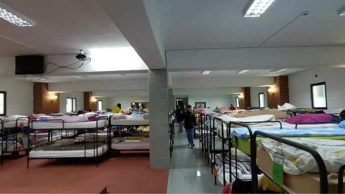 Percheziții în centrele de refugiu din R. Moldova. Pastile de proveniență necunoscută și mii de truse medicale, ridicate