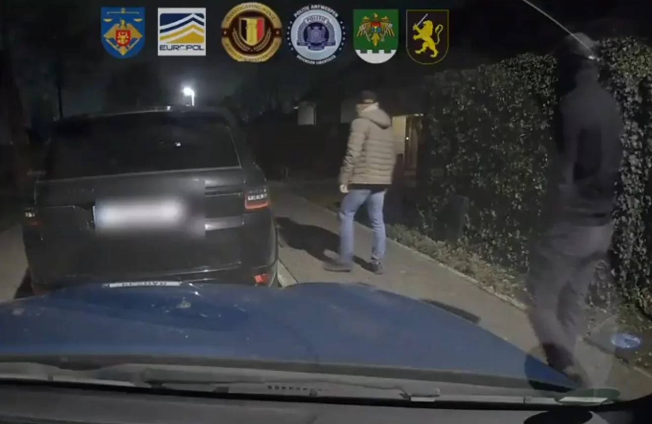 VIDEO // Patru tineri din Criuleni și Dubăsari, suspectați de furtul a șase Range Rover din Belgia. Prejudiciul ajunge la 16 milioane de lei