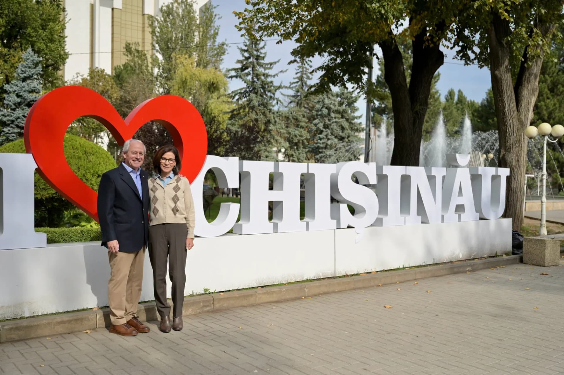 Ambasadorul SUA, mesaj de felicitare de Hramul Chișinăului: Un oraș se clădește cu suflet, iar oamenii buni modelează viitorul