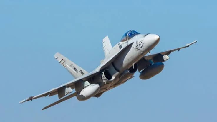 Două ţinte aeriene au intrat în spaţiul aerian al României. Au fost ridicate avioane F-18