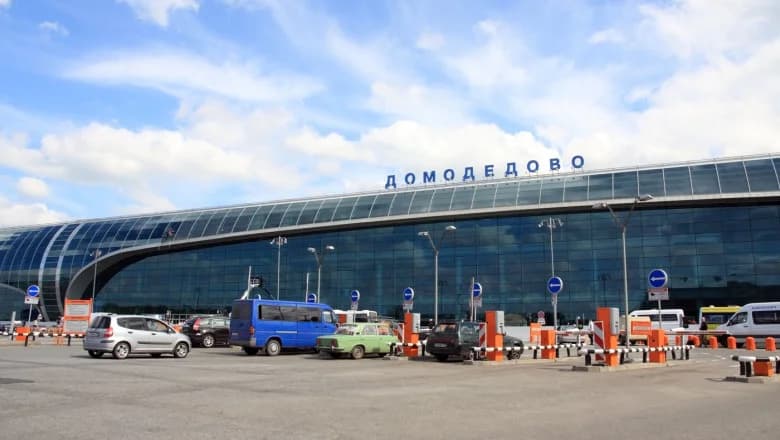 Toate aeroporturile din Moscova au fost închise. Sute de zboruri întârziate sau redirecționate
