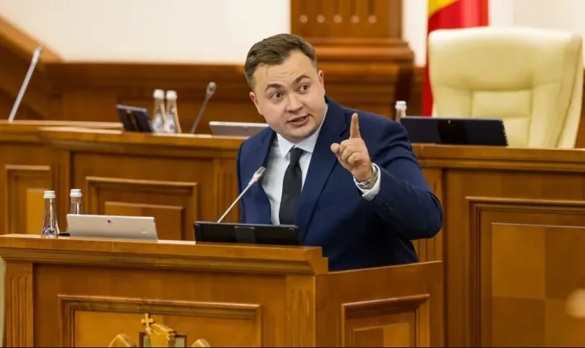 Adrian Băluțel îi acuză pe Ceban și Dodon că servesc interesele Federației Ruse: Niște trădători ordinari