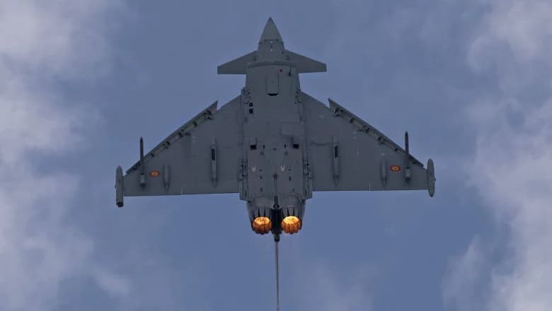 Avioane militare britanice, survolate de drone neidentificate, în timpul unor exerciții militare