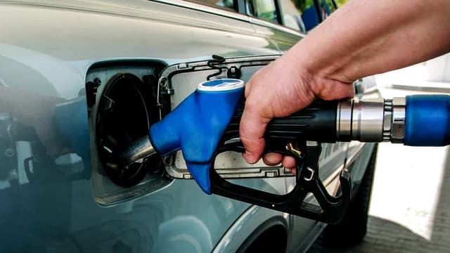Motorina continuă să se scumpească: prețul stabilit pentru miercuri este de 35,56 lei pe litru