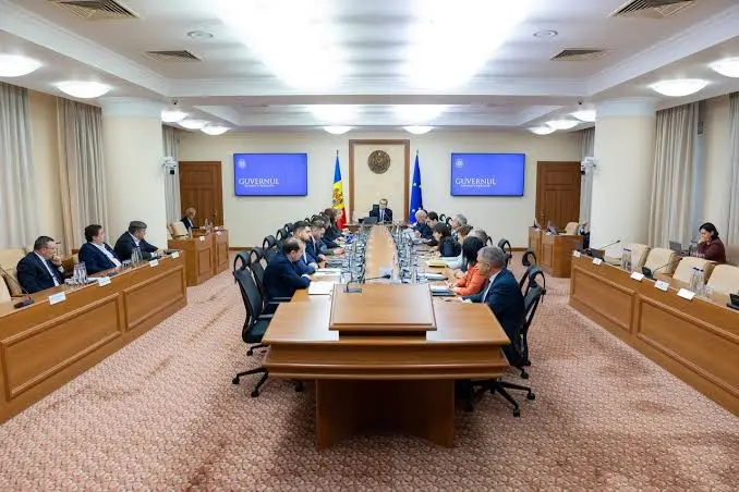 Noi numiri și demisii la Guvern. Schimbări la Ministerul Sănătății, CNAM și alte instituții publice