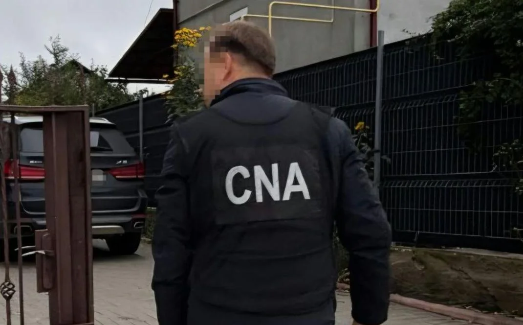 Ar fi cerut 7.500 de euro pentru a mușamaliza un dosar penal. Un bărbat din Chișinău, bănuit de trafic de influență