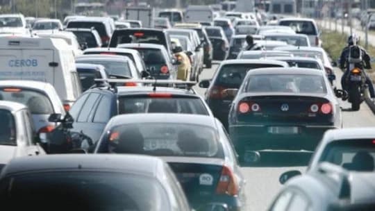 Votat în prima lectură. Transportul, traficul rutier și amenajarea parcărilor vor fi organizate conform unor reguli mai clare