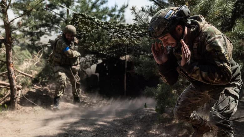 ANALIZĂ // Ucraina și Rusia se pregătesc pentru bătălia decisivă din Donbas. Miza: ultimele orașe fortificate ale regiunii