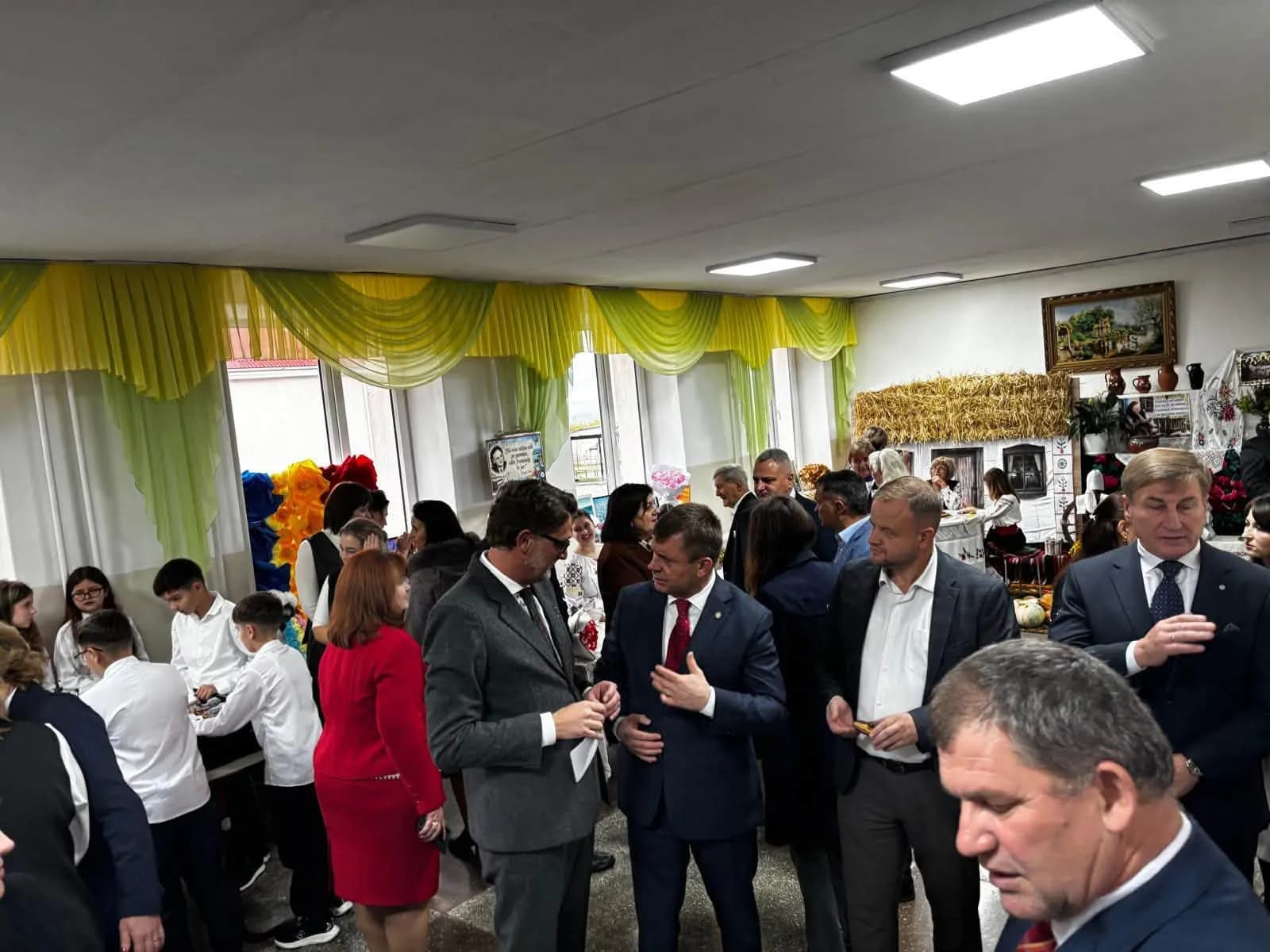 Ambasadorul României și vicepremierul pentru reintegrare au marcat 30 de ani de activitate a liceului din Grigoriopol