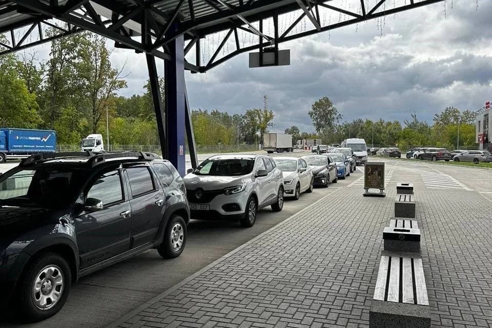 Traficul la PTF Sculeni rămâne aglomerat, iar la PTF Leușeni circulația a fost fluidizată