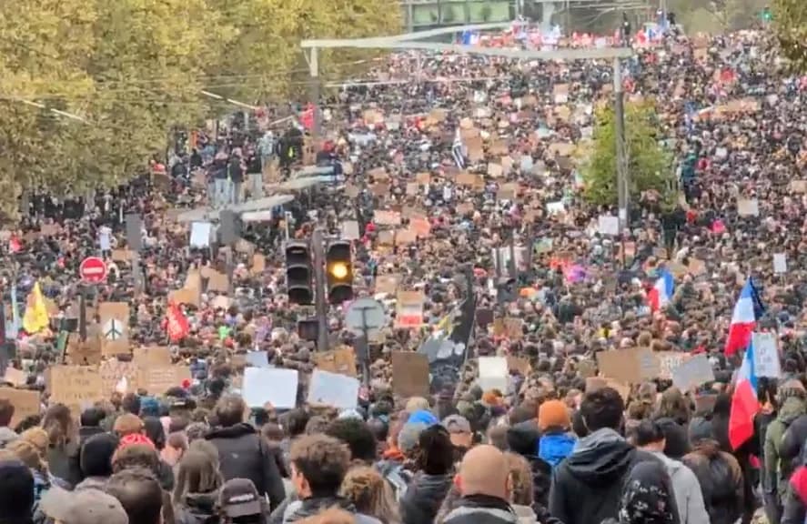 VIDEO // Zeci de mii de oameni au ieşit în stradă în Franţa pentru a protesta. Poliţia a folosit gaze lacrimogene