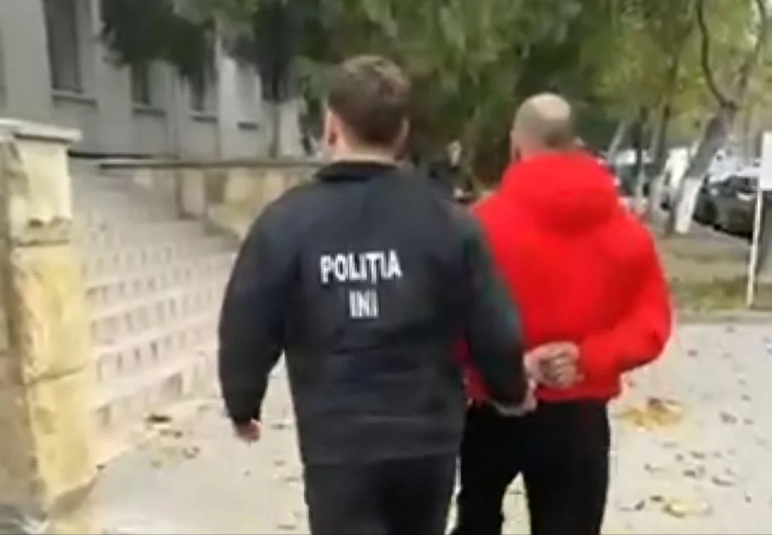 VIDEO // Droguri de peste 250 de mii de lei, depistate la un bărbat din Ialoveni. Suspectul, arestat pentru 30 de zile