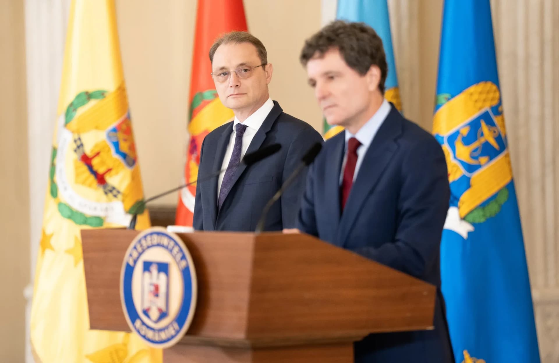 Nicușor Dan și Luca Niculescu, după tentativa de sabotaj de la Carfil: Rusia folosește un arsenal divers de mijloace pentru a slăbi democrațiile europene