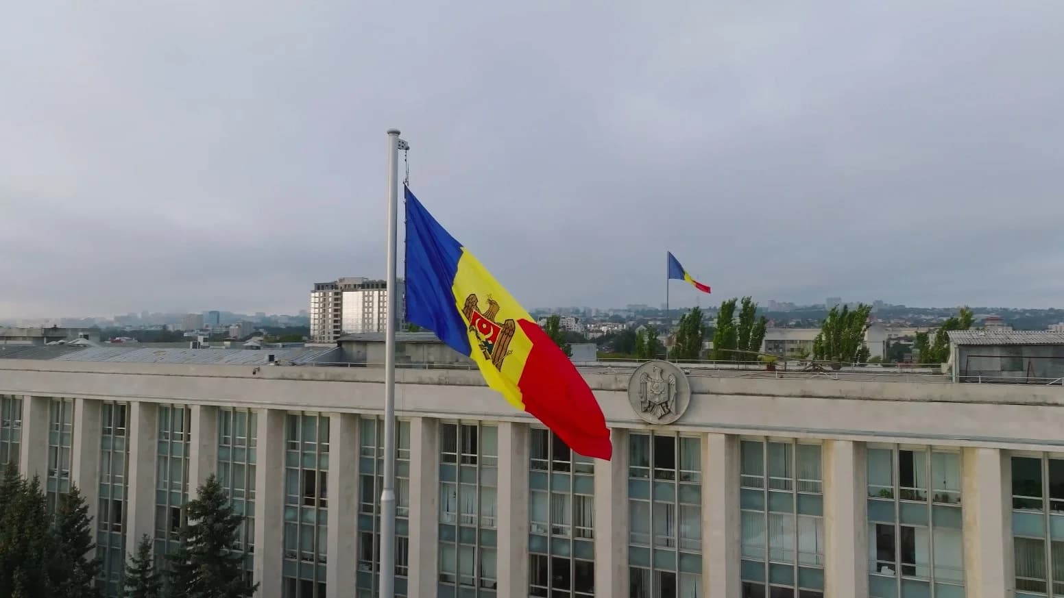 LIVE // Întâmpinarea prim-ministrului României, Luca Niculescu, de către prim-ministrul R. Moldova, Vasile Tofan