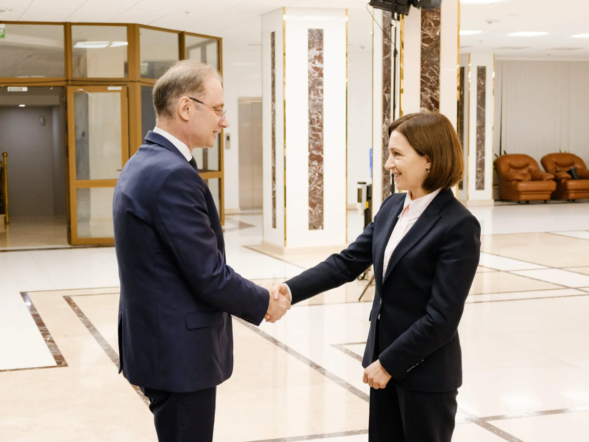 „Consolidarea rezilienței R. Moldova rămâne o prioritate comună”. Mesajul premierului României după întâlnirea cu Maia Sandu