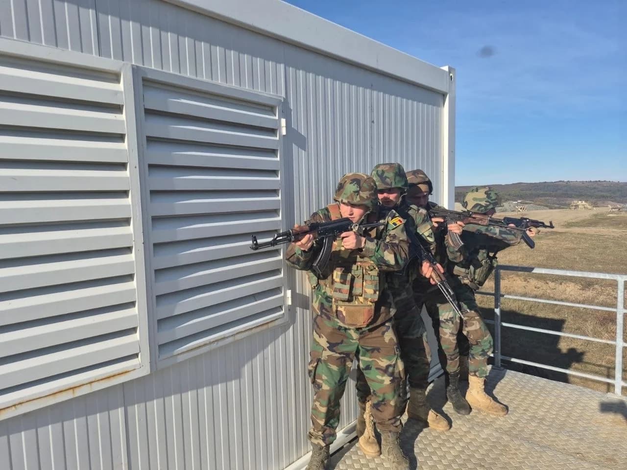 Militarii moldoveni participă la exercițiul multinațional „Wind Spring-2026” din România
