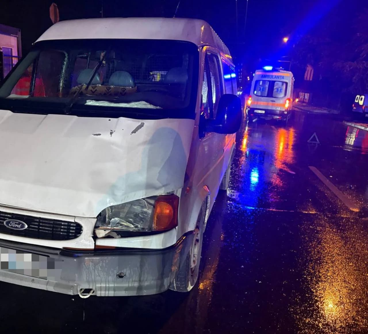 O femeie a murit după ce a fost lovită de o mașină în Chișinău. Șoferul, reținut