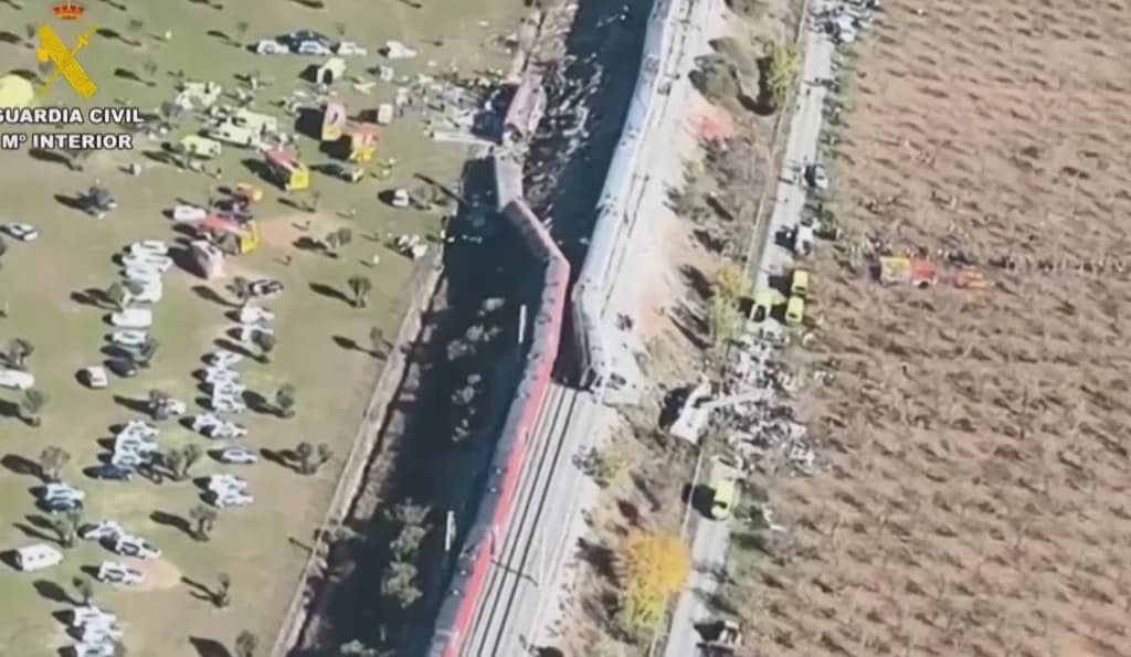 Imagini din elicopter cu accidentul feroviar din Spania. Amploarea dezastrului