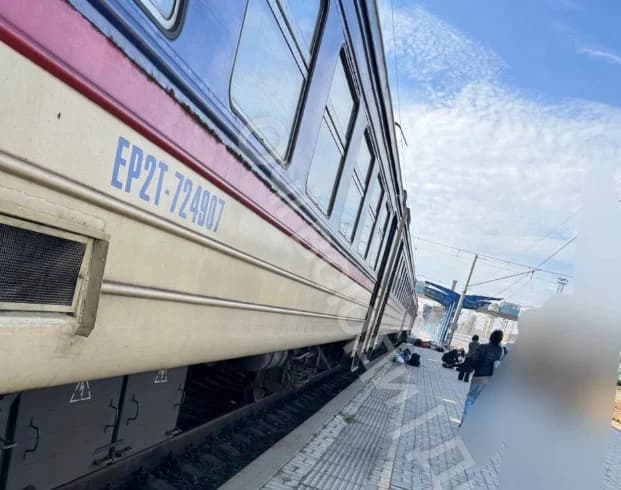 Un tren care se afla în gară, în Ucraina, lovit de o dronă rusească. Cel puțin 13 oameni au murit