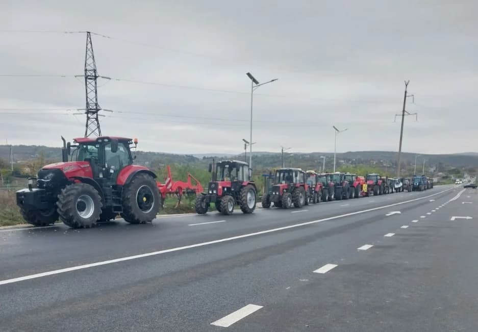 Agricultorii protestează în timp ce Parlamentul dezbate prelungirea licențierii importurilor